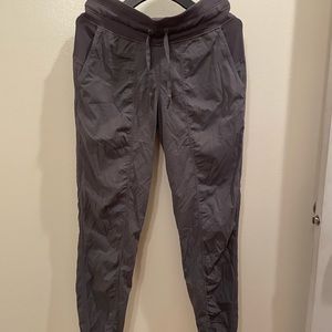 Lululemon women’s track pants. Slightly used. Excellent condition.